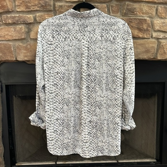 Investments black and white button down blouse. Size 1X - Picture 2 of 7